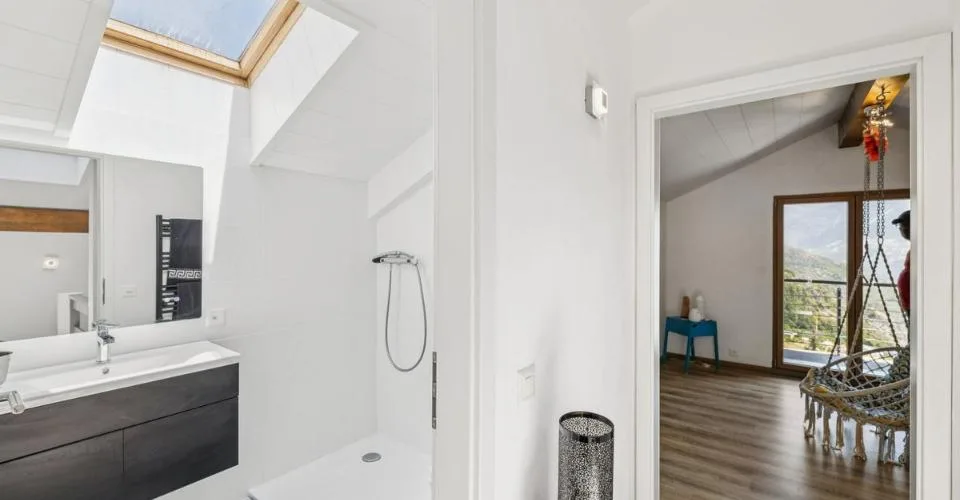 Grande villa lumineuse avec vue imprenable - appartement indépendant de 3,5 pièces compris. – Foto 9 von 11
