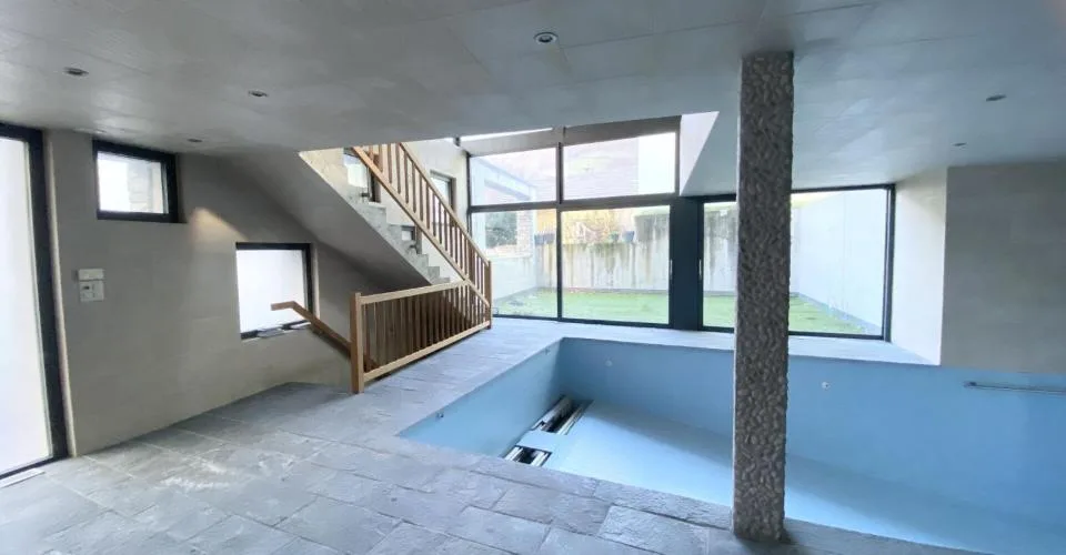 Villa avec piscine intérieure au centre du village – Foto 3 von 12