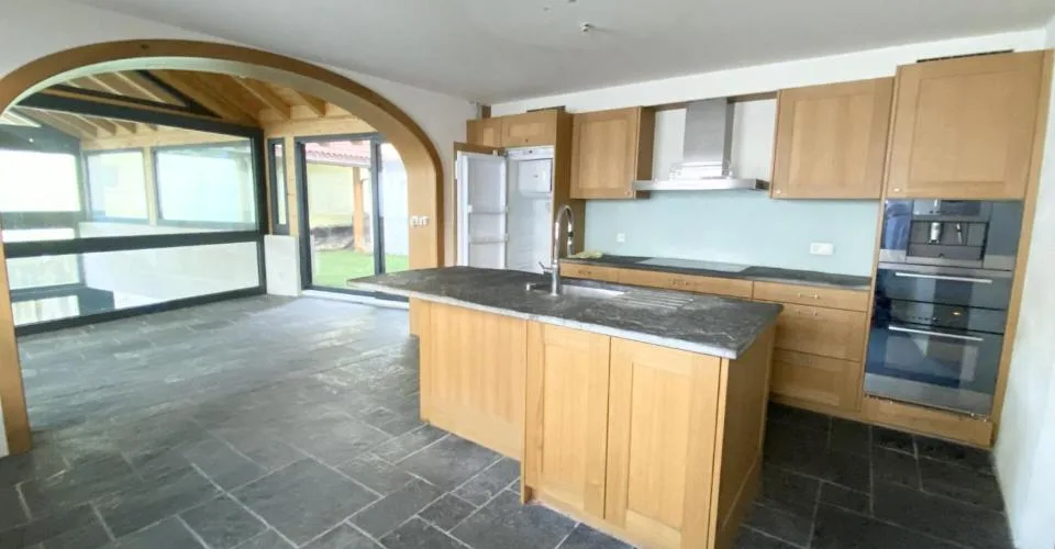 Villa avec piscine intérieure au centre du village – Foto 4 von 12