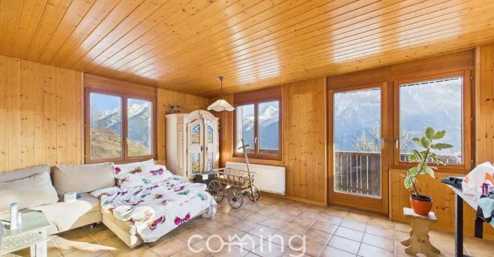Vivre et construire à Mund - Chalet de 5.5 pièces avec jardin et quatre parcelles constructibles W2