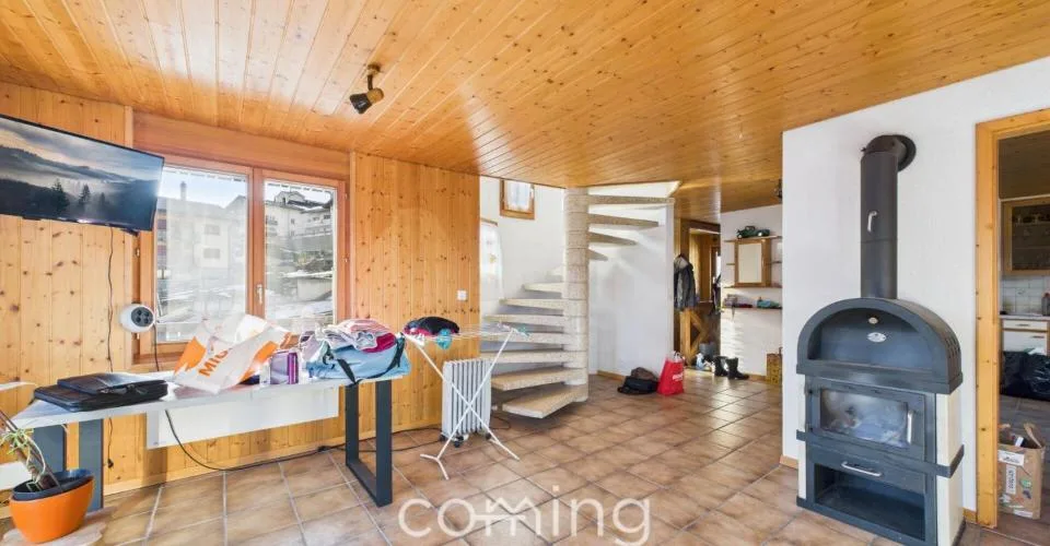 Vivre et construire à Mund - Chalet de 5.5 pièces avec jardin et quatre parcelles constructibles W2