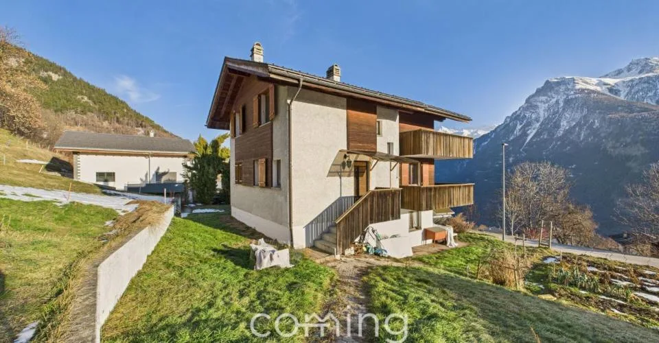 Vivre et construire à Mund - Chalet de 5.5 pièces avec jardin et quatre parcelles constructibles W2