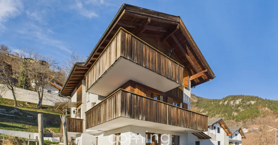Vivre et construire à Mund - Chalet de 5.5 pièces avec jardin et quatre parcelles constructibles W2