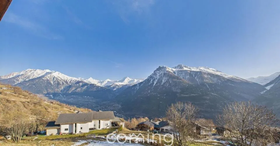 Vivre et construire à Mund - Chalet de 5.5 pièces avec jardin et quatre parcelles constructibles W2