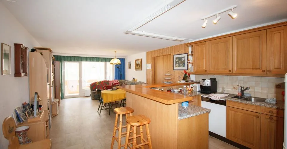 Appartement 4.5-12, appartement de 4.5 pièces de qualité au centre avec balcon et vue imprenable
