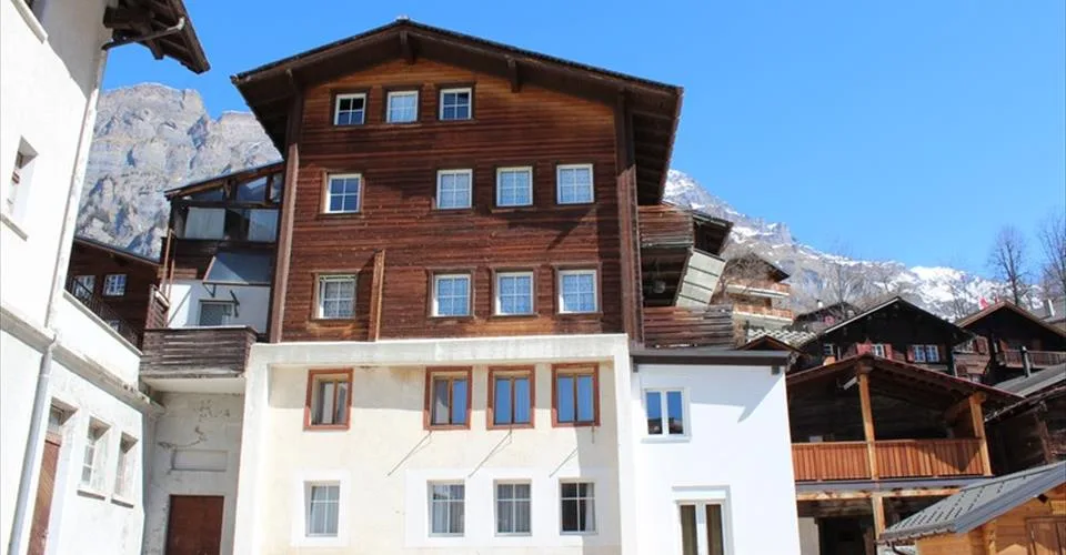Demi-Maison 6.5-02, 3 appartements au rez