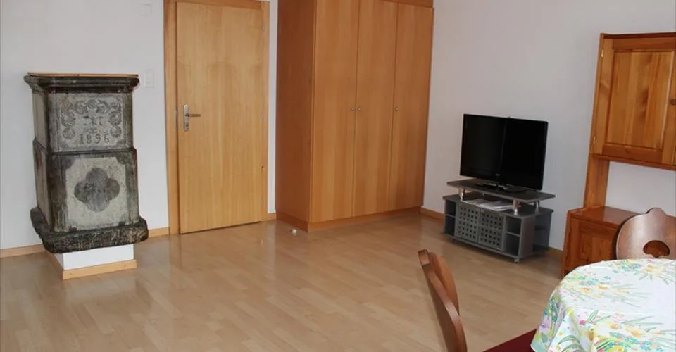 Demi-Maison 6.5-02, 3 appartements au rez