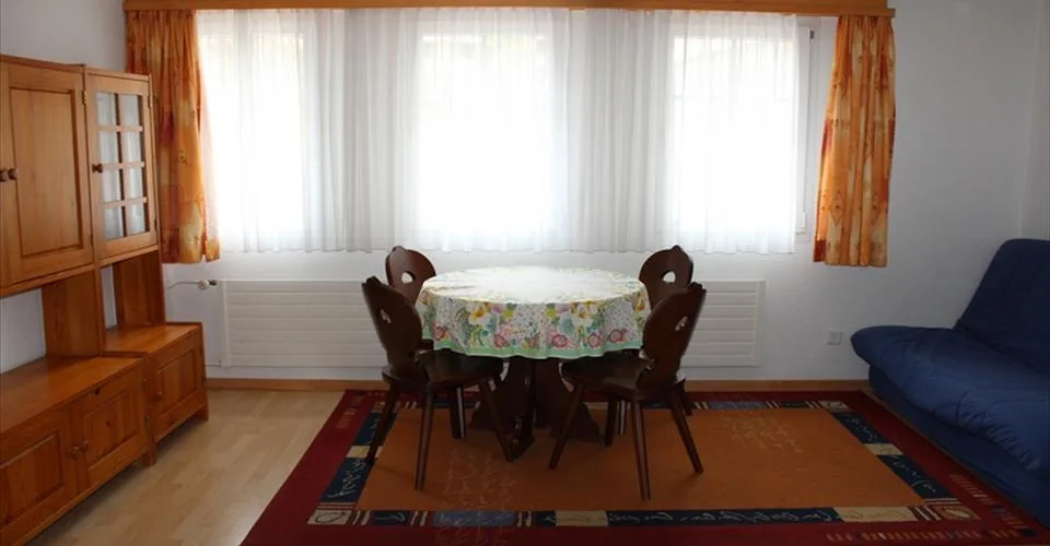 Demi-Maison 6.5-02, 3 appartements au rez
