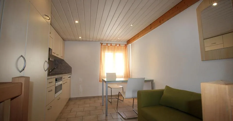 Demi-Maison 6.5-02, 3 appartements au rez