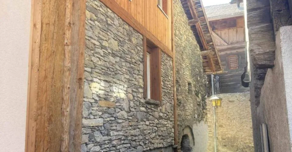 Maison de village totalement reconstruite.