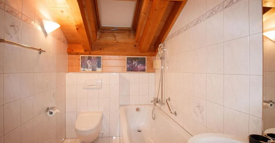 Résidence 4.5-09, exclusif appartement mansardé de 4,5 pièces avec galerie et grand balcon