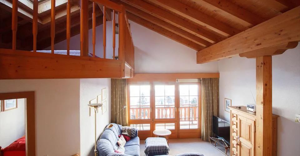 Résidence 4.5-09, exclusif appartement mansardé de 4,5 pièces avec galerie et grand balcon