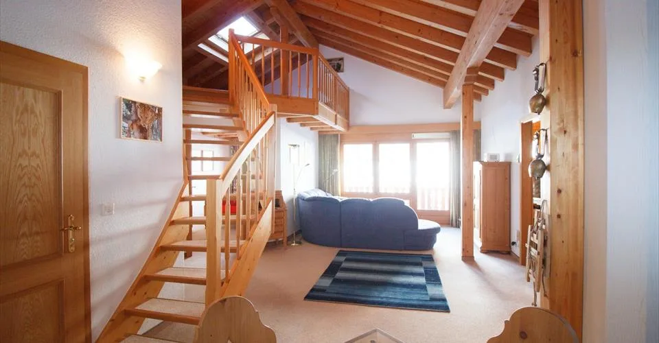 Résidence 4.5-09, exclusif appartement mansardé de 4,5 pièces avec galerie et grand balcon