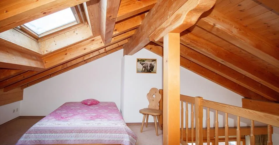 Résidence 4.5-09, exclusif appartement mansardé de 4,5 pièces avec galerie et grand balcon