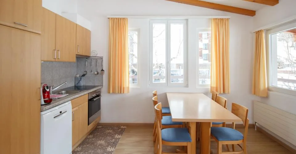 Maison CH-01, immeuble d'appartements de qualité au centre avec 19 logements et une vue imprenable