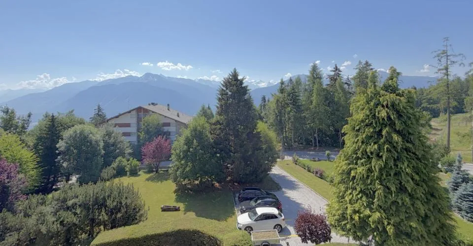 RÉSERVÉ - RÉSERVÉ -RÉSERVÉ - Appartement 2,5 pièces avec grand balcon plein sud et vue panoramique à Crans-Montana
