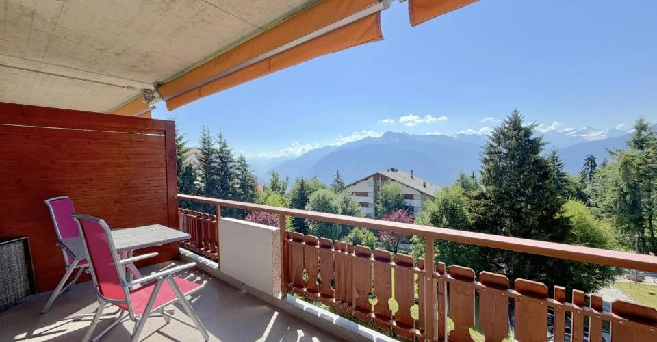 RÉSERVÉ - RÉSERVÉ -RÉSERVÉ - Appartement 2,5 pièces avec grand balcon plein sud et vue panoramique à Crans-Montana