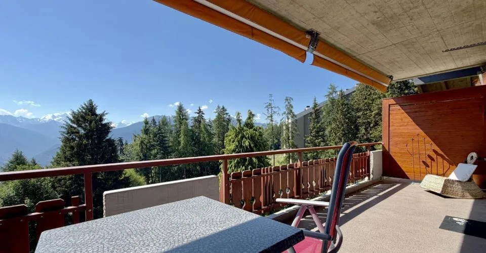 RÉSERVÉ - RÉSERVÉ -RÉSERVÉ - Appartement 2,5 pièces avec grand balcon plein sud et vue panoramique à Crans-Montana