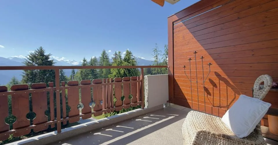 RÉSERVÉ - RÉSERVÉ -RÉSERVÉ - Appartement 2,5 pièces avec grand balcon plein sud et vue panoramique à Crans-Montana