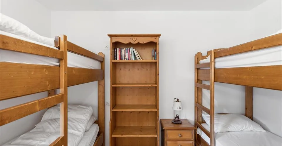Magnifique appartement avec terrasse fleurie, cabane, jacuzzi privé, directement à côté des pistes de ski