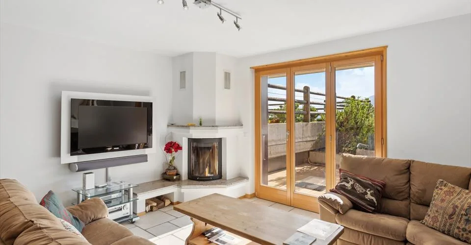 Magnifique appartement avec terrasse fleurie, cabane, jacuzzi privé, directement à côté des pistes de ski
