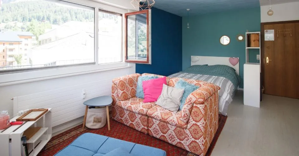 Appartement 1.5-09, studio très soigné au centre avec balcon sud-ouest et belle vue