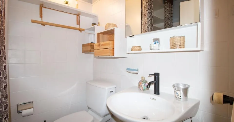Appartement 1.5-09, studio très soigné au centre avec balcon sud-ouest et belle vue