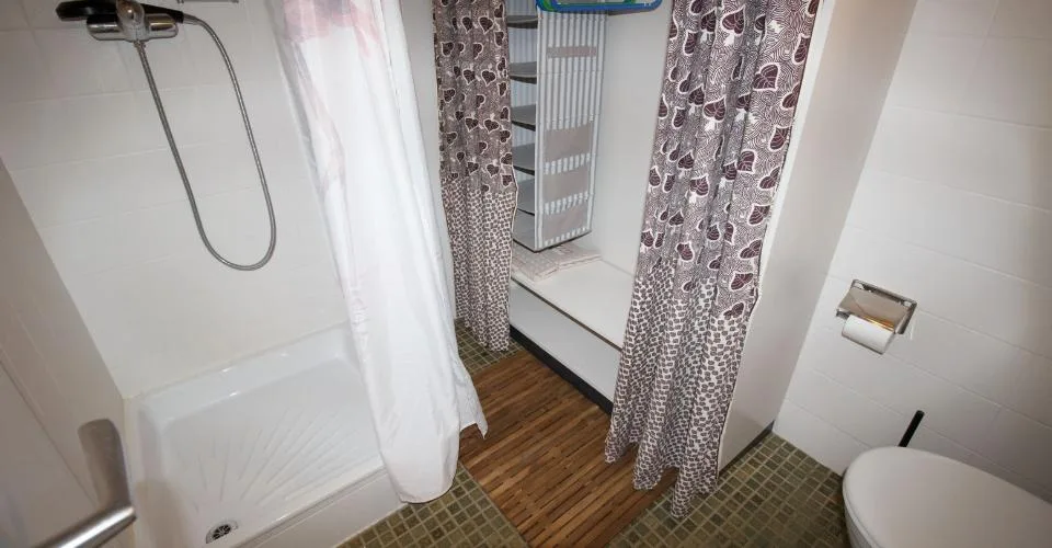 Appartement 1.5-09, studio très soigné au centre avec balcon sud-ouest et belle vue