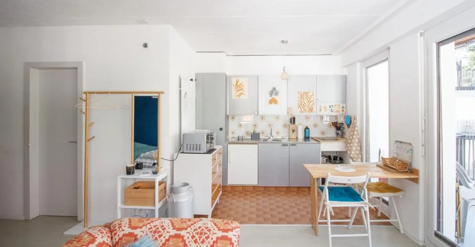 Appartement 1.5-09, studio très soigné au centre avec balcon sud-ouest et belle vue