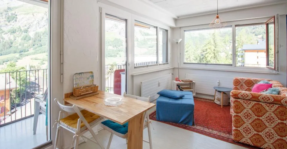 Appartement 1.5-09, studio très soigné au centre avec balcon sud-ouest et belle vue