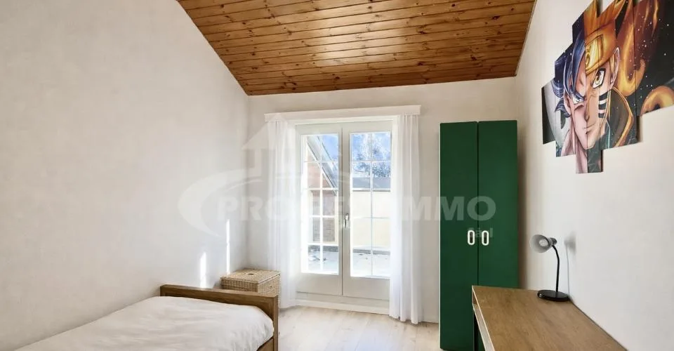 VILLA MIT 6,5 ZIMMERN, ÜPPIGEN VOLUMEN UND GROSSEM POTENZIAL FÜR ERWEITERUNG – Foto 8 von 13