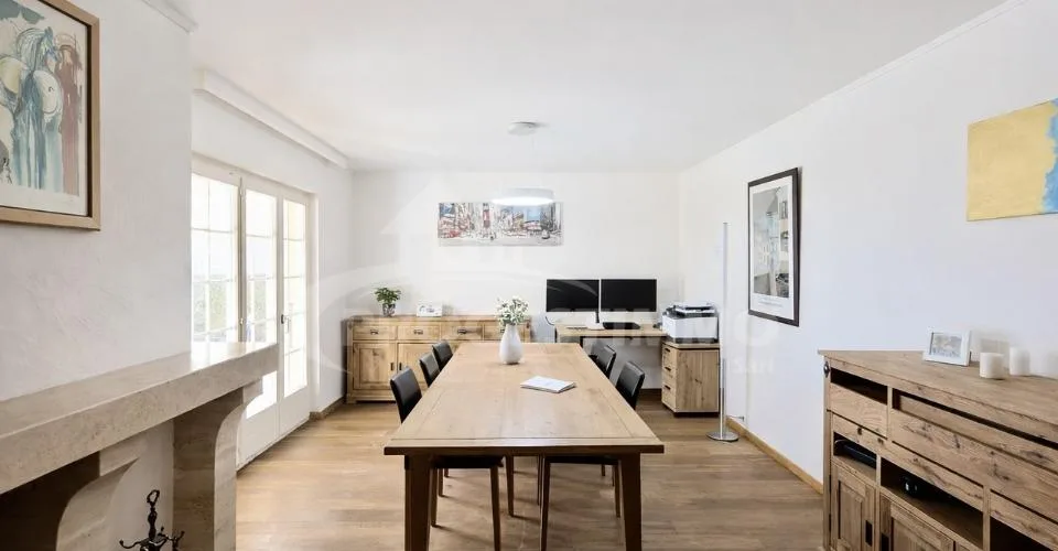 VILLA MIT 6,5 ZIMMERN, ÜPPIGEN VOLUMEN UND GROSSEM POTENZIAL FÜR ERWEITERUNG – Foto 3 von 13