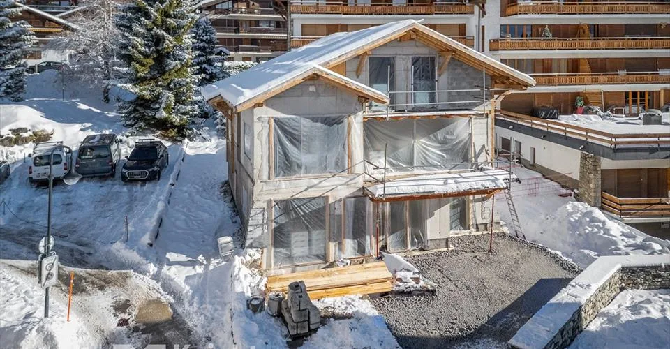 Chalet entièrement rénové, emplacement unique – photo 2 sur 7