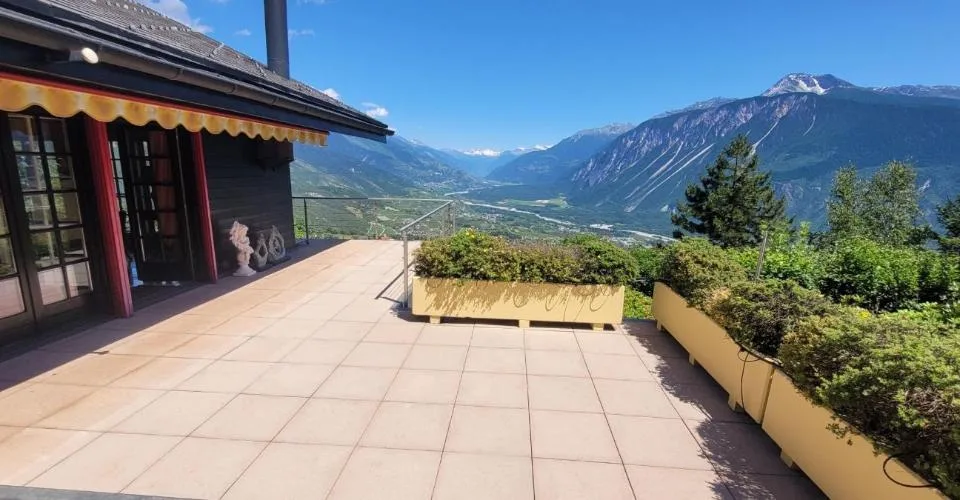 Splendide chalet de 7.5 pièces 525 m2 à Mollens vue imprenable