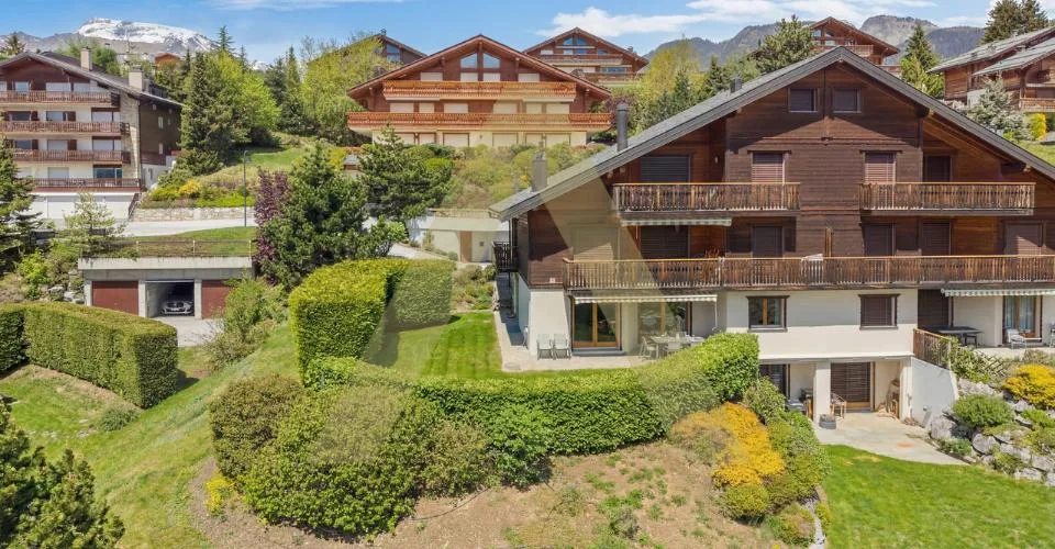 L'élégance alpine à deux pas du Golf Ballesteros