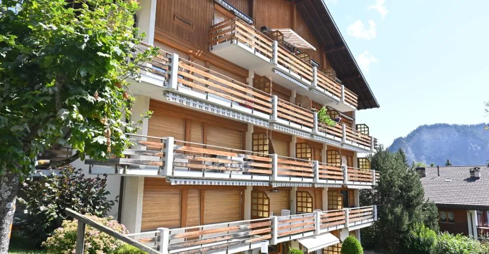 Charmant appartement de 3 pièces d’environ 40 m2, complété par un grand balcon d’angle ~ 13 m2 orienté sud
