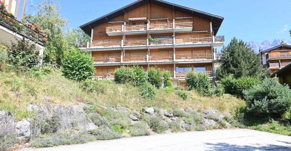 Charmant appartement de 3 pièces d’environ 40 m2, complété par un grand balcon d’angle ~ 13 m2 orienté sud