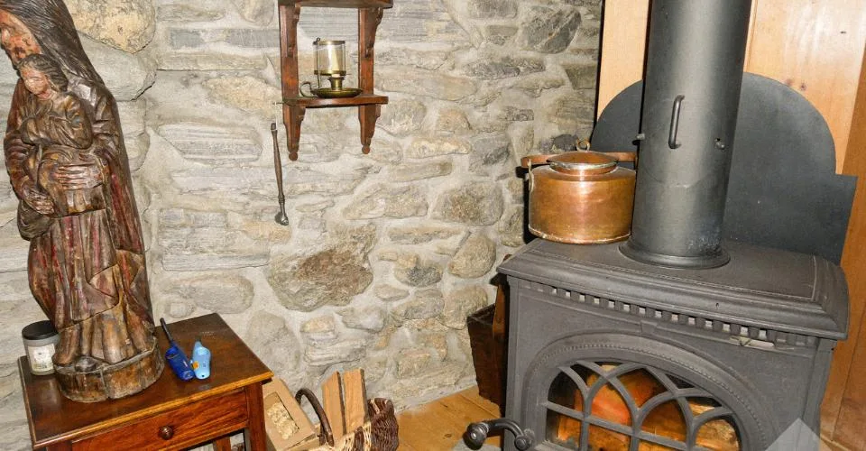 Charmante maison villageoise en pierres sur 3 niveaux et cartnotzet !