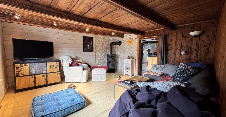 Maison mitoyenne rénovée vente résidence secondaire autorisé