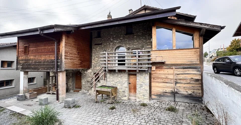Maison mitoyenne rénovée vente résidence secondaire autorisé