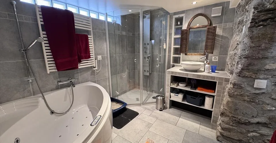 Maison mitoyenne rénovée vente résidence secondaire autorisé