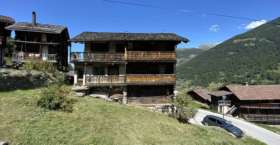 Anniviers - Unique Chalet à rénover