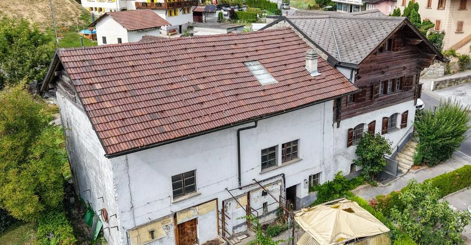 Maison villageoise avec grange attenante et garages – Foto 4 von 13