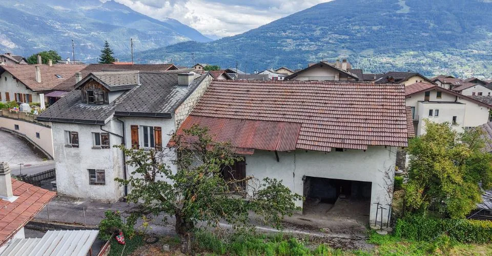 Maison villageoise avec grange attenante et garages – Foto 3 von 13