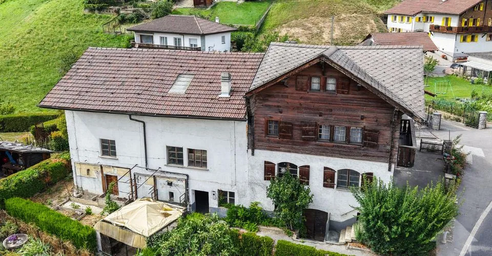 Maison villageoise avec grange attenante et garages – Foto 5 von 13