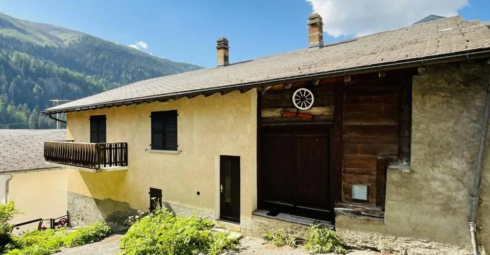Maison villageoise de deux logements distincts