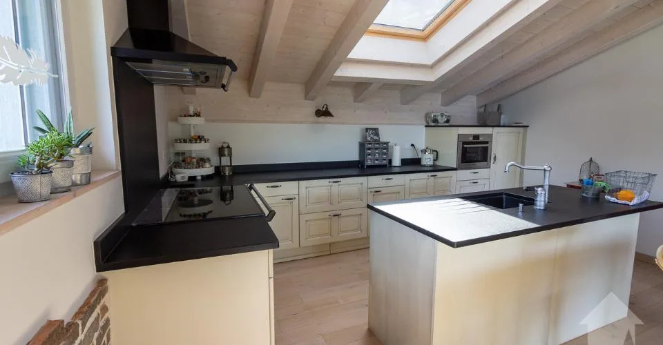Magnifique attique en duplex de 4,5 pces d'une surface de 118m2 hab – Foto 2 von 13