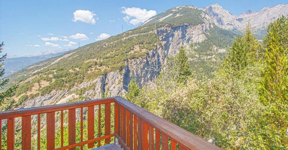 CHALET à St Barbara, 6.5 pièces avec superbe vue, de grande qualité et situation très calme