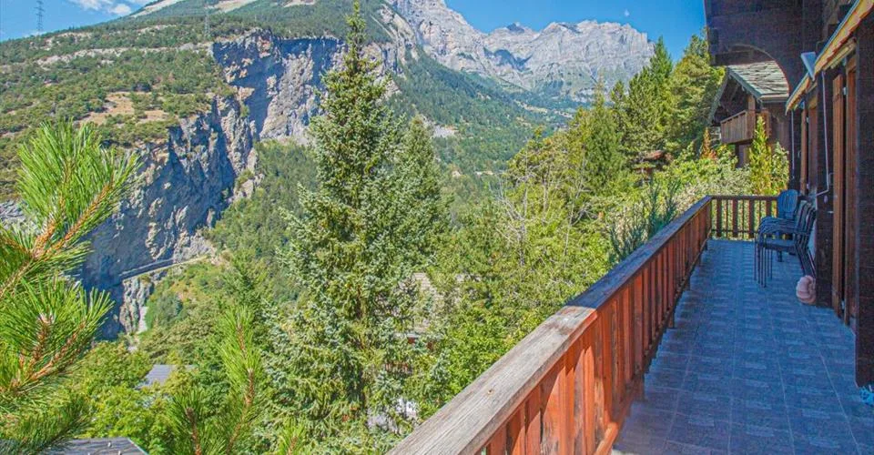 CHALET à St Barbara, 6.5 pièces avec superbe vue, de grande qualité et situation très calme