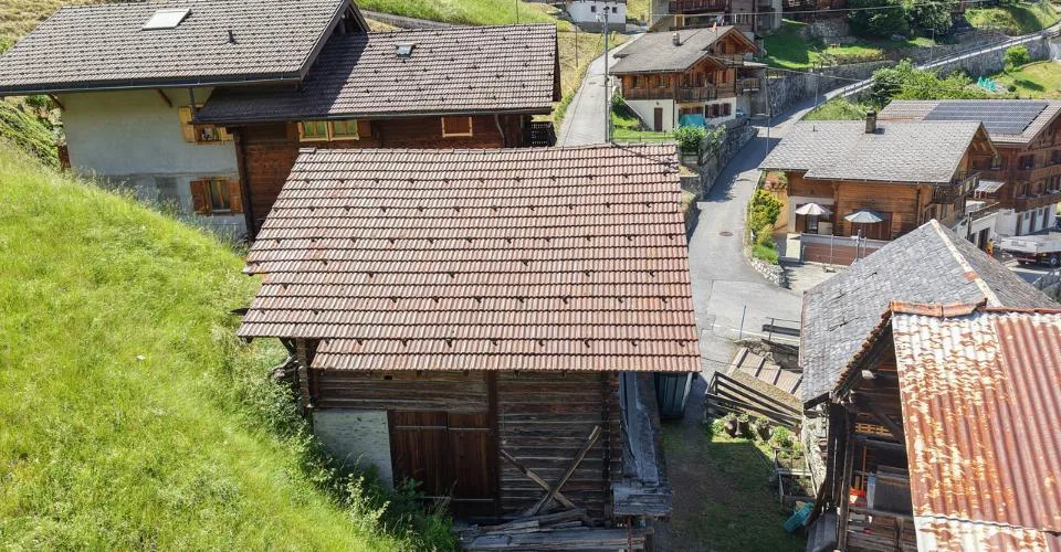 Magnifique raccard au centre du village d'Euseigne